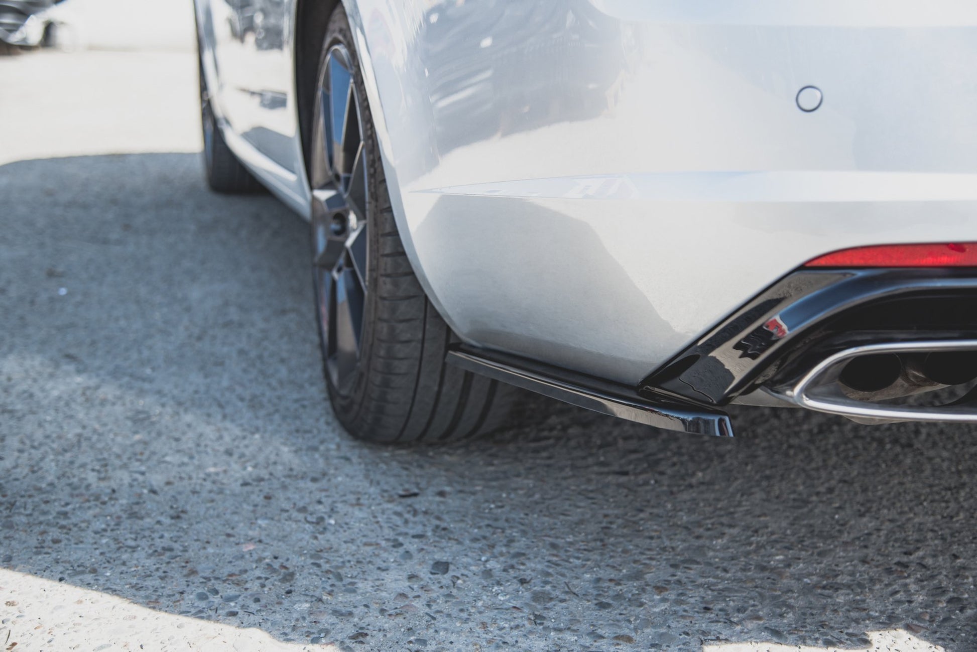 Heck Ansatz Flaps Diffusor V.2 für Skoda Octavia RS Mk3/Mk3 FL Hatchback/Kombi  schwarz Hochglanz