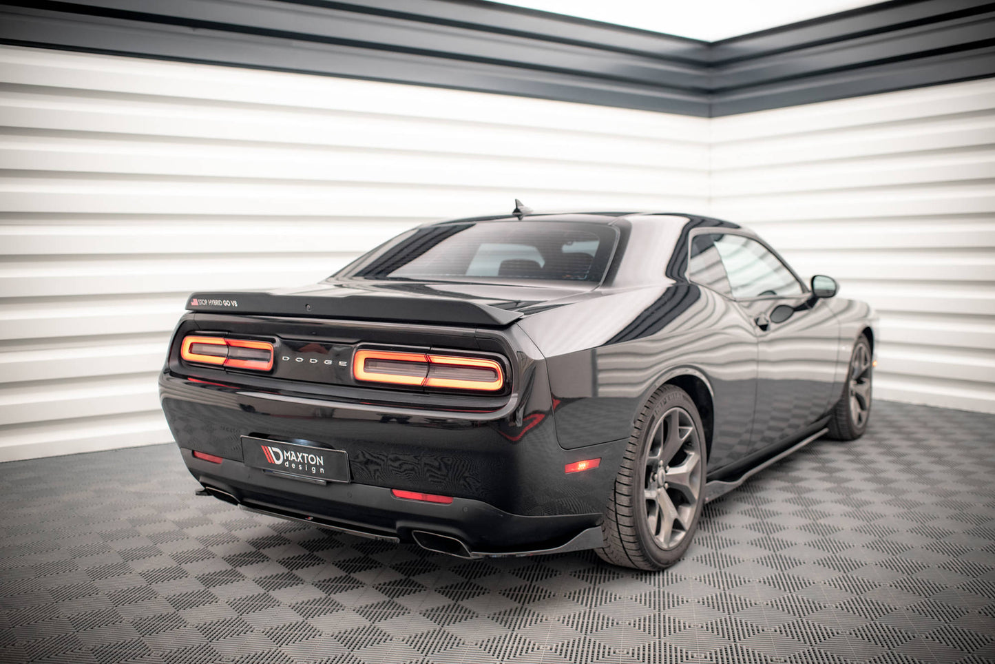 Heck Ansatz Flaps Diffusor für Dodge Challenger RT Mk3 Facelift Carbon Look