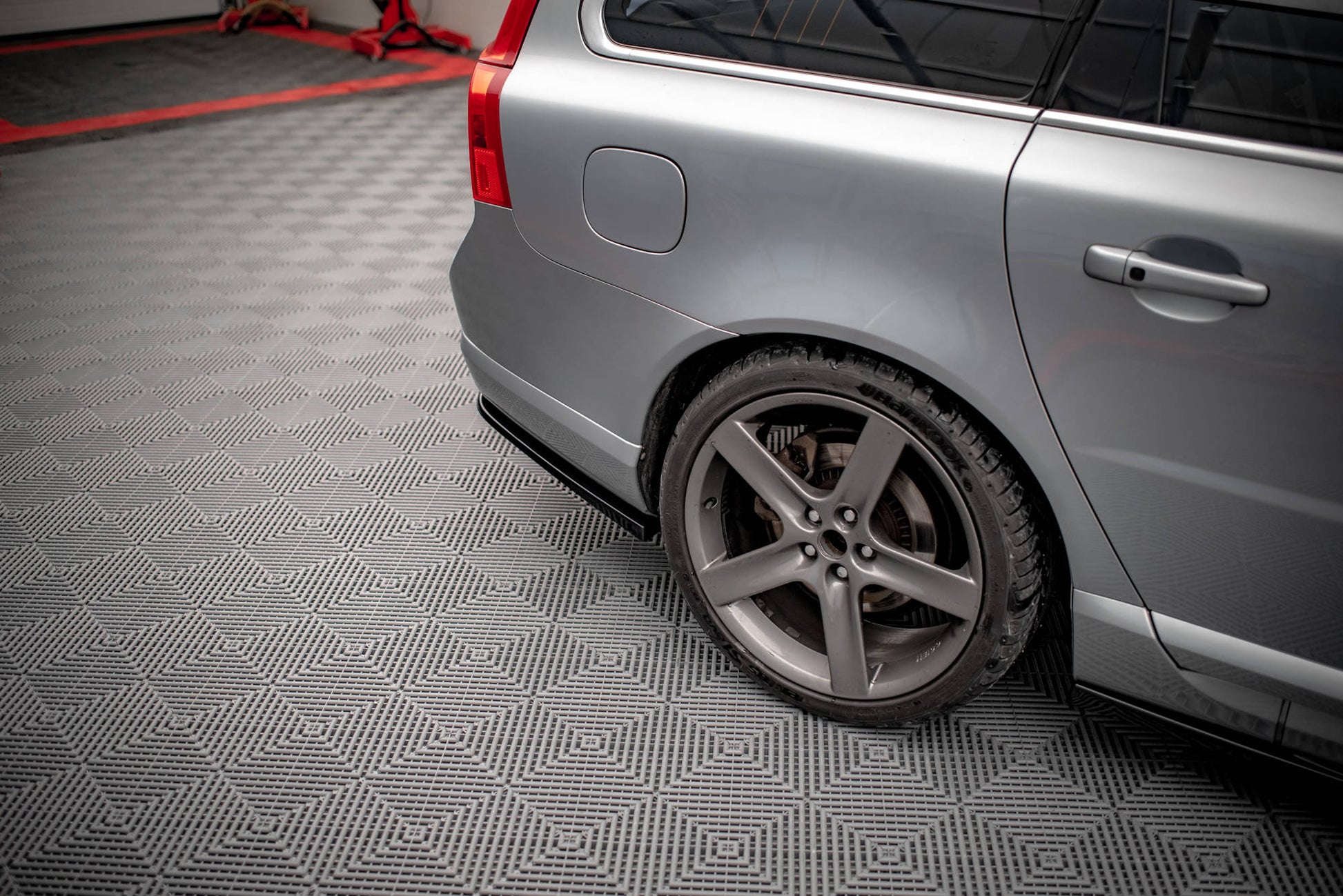 Heck Ansatz Flaps Diffusor für Volvo V70 Mk3 schwarz Hochglanz