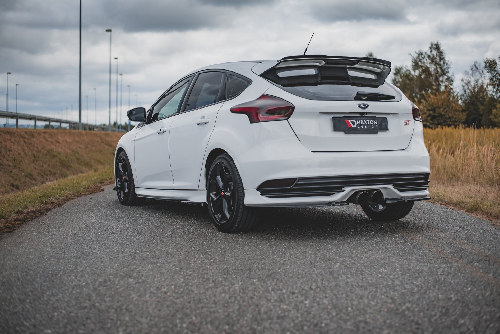 Seitenschweller Ansatz für V.2 für Ford Focus ST Mk3 schwarz Hochglanz