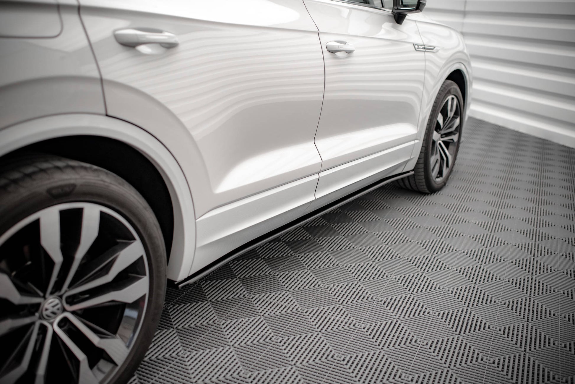 Seitenschweller Ansatz für Volkswagen Touareg R-line Mk3 Carbon Look