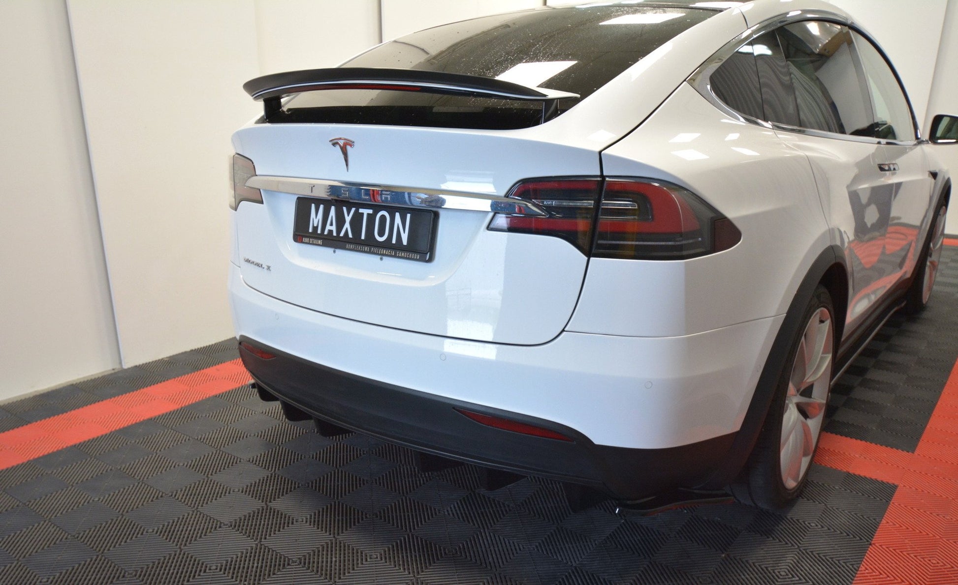 Spoiler CAP V.2 für TESLA MODEL X Carbon Look