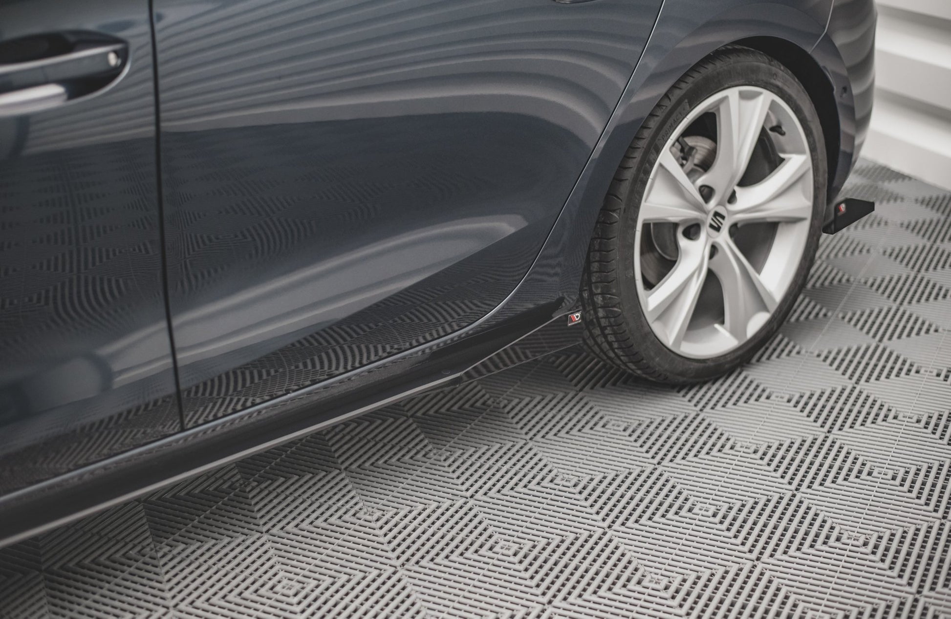 Street Pro Seitenschweller Ansatz für + Flaps Seat Leon FR Mk4 schwarz Hochglanz