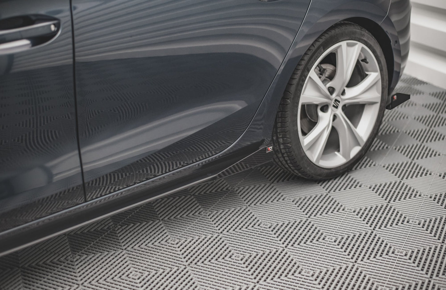 Side Flaps Seat Leon FR Mk4 schwarz Hochglanz