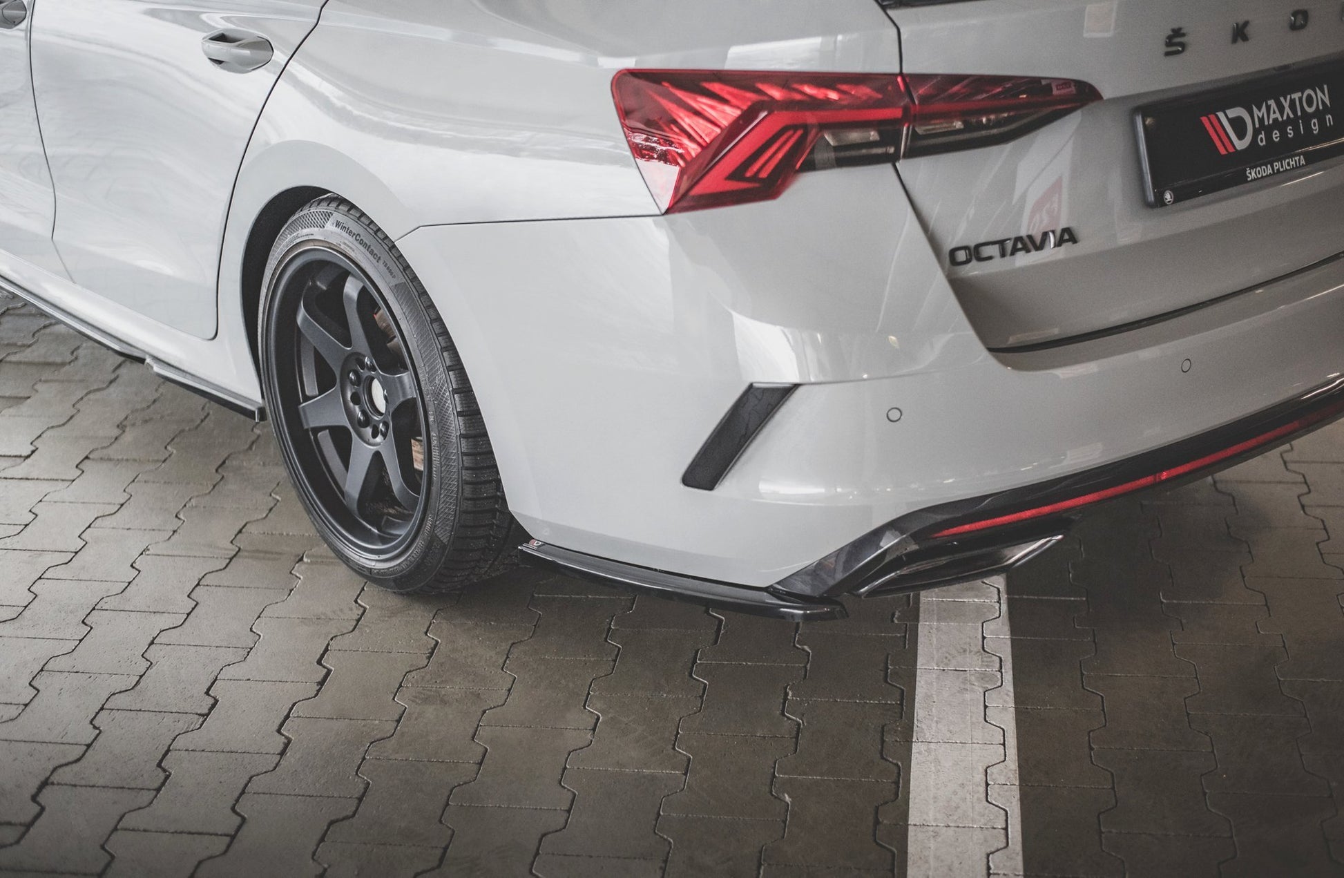 Heck Ansatz Flaps Diffusor V.1 für Skoda Octavia RS Mk4 schwarz Hochglanz