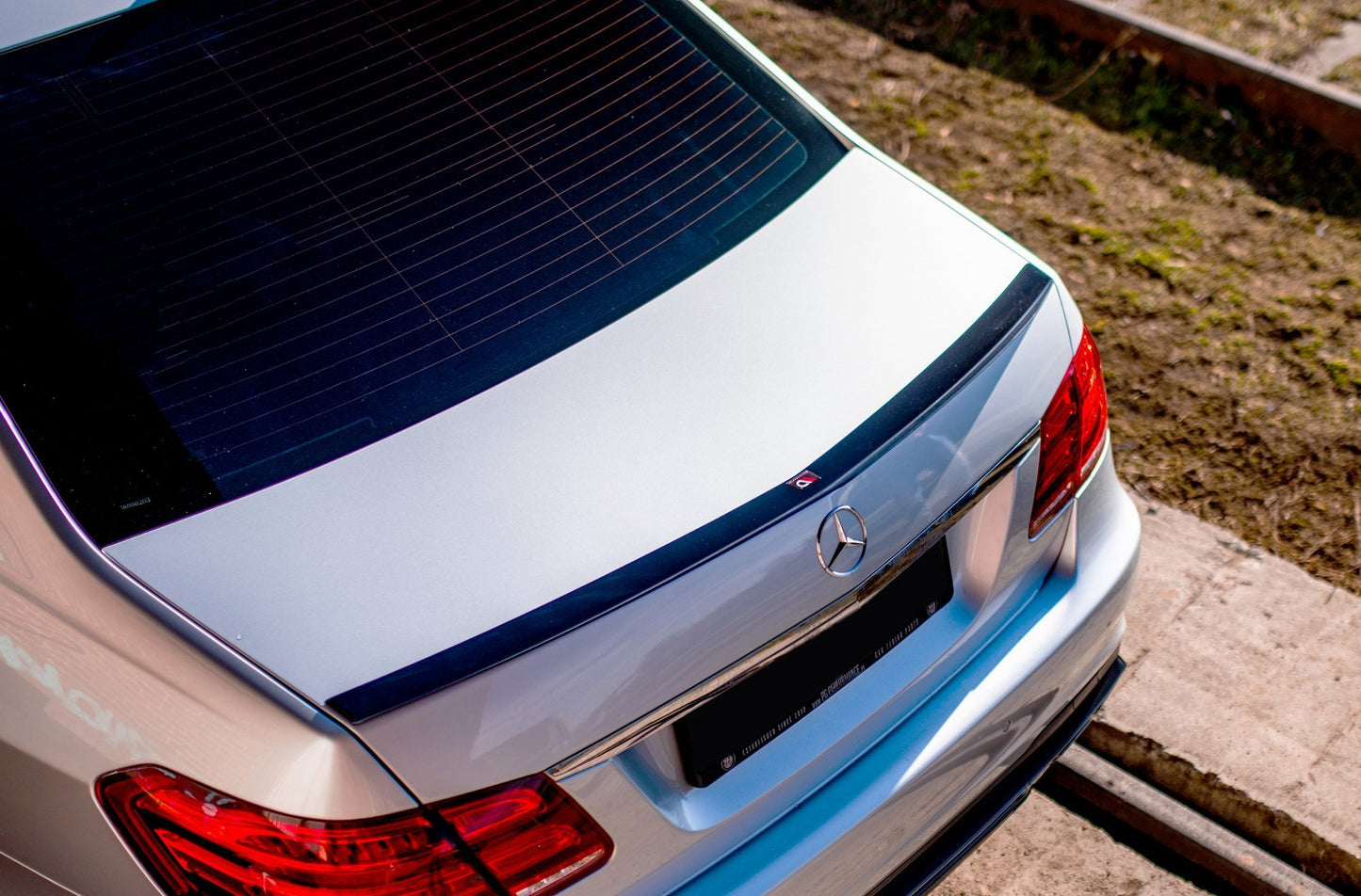 Spoiler CAP für Mercedes-Benz E63 AMG / AMG-Line Limousine W212 Facelift schwarz Hochglanz
