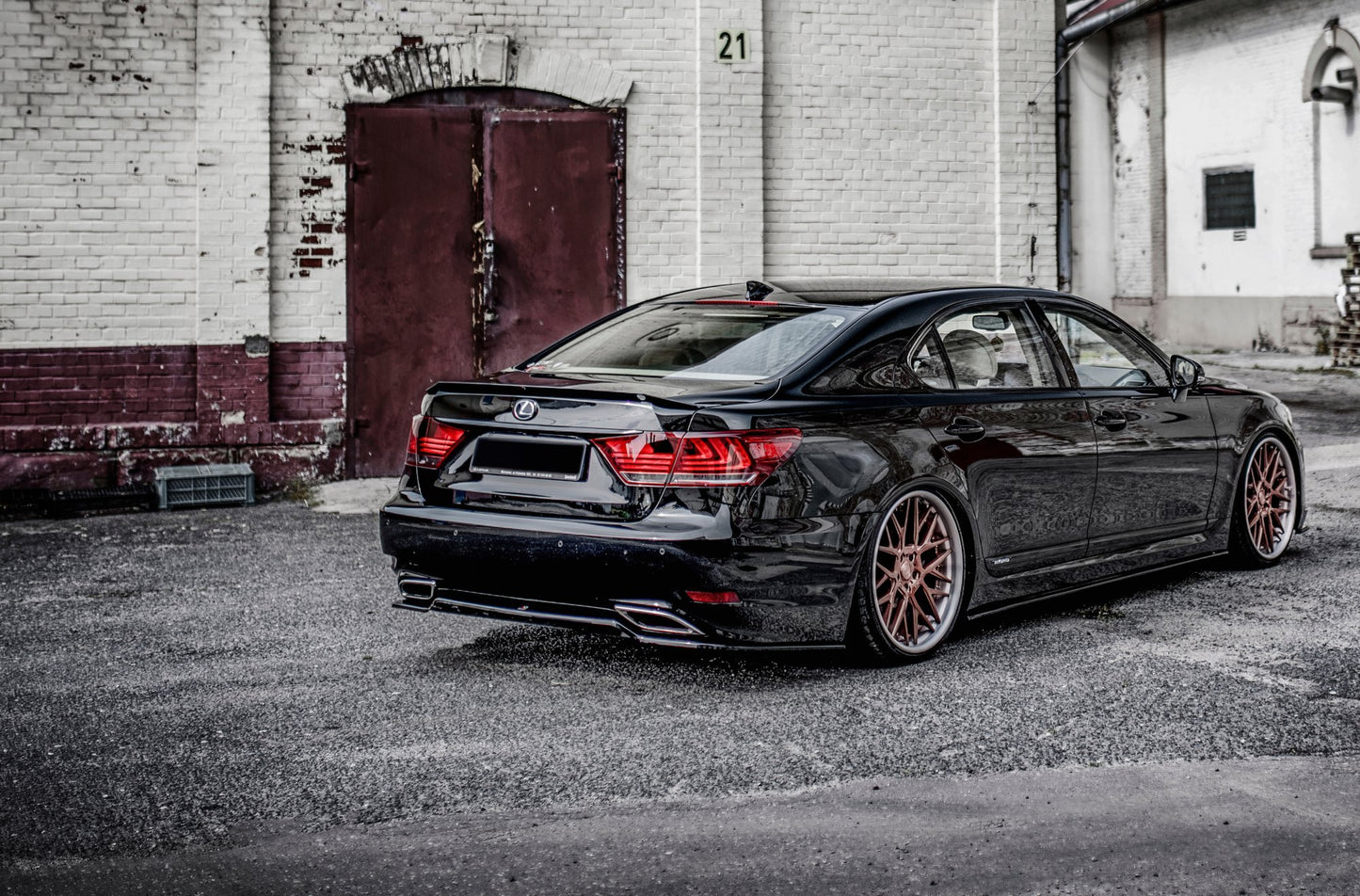 Mittlerer Diffusor Heck Ansatz für Lexus LS Mk4 Facelift schwarz Hochglanz