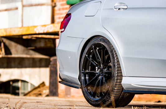 Mittlerer Diffusor Heck Ansatz DTM Look für Mercedes-Benz E63 AMG Limousine W212 Facelift schwarz Hochglanz