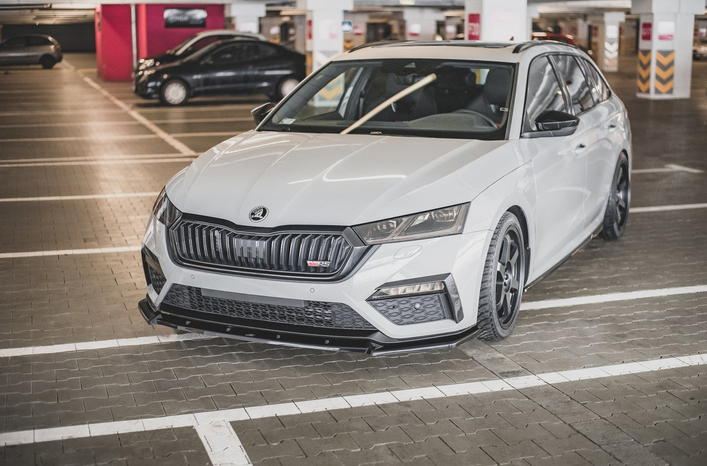 Front Ansatz V.1 für Skoda Octavia RS Mk4 schwarz Hochglanz