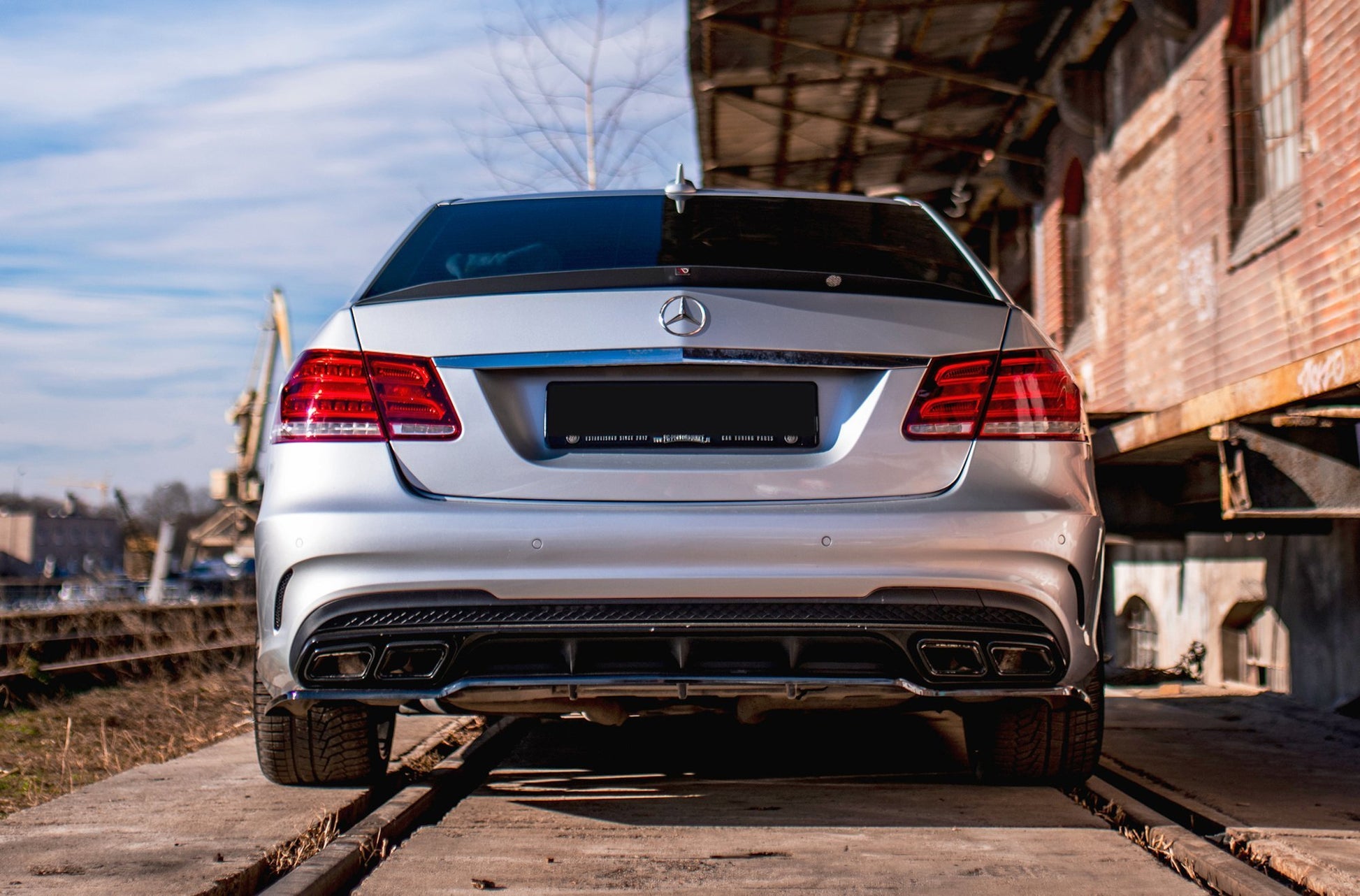 Mittlerer Diffusor Heck Ansatz DTM Look für Mercedes-Benz E63 AMG Limousine W212 Facelift schwarz Hochglanz