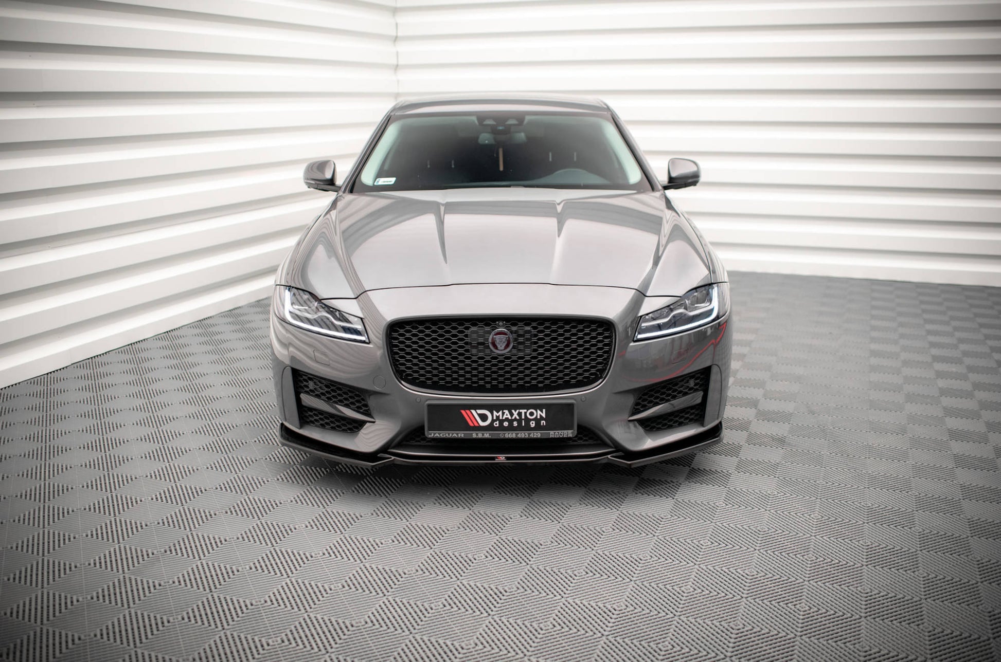 Front Ansatz V.1 für Jaguar XF R-Sport Mk2 schwarz matt