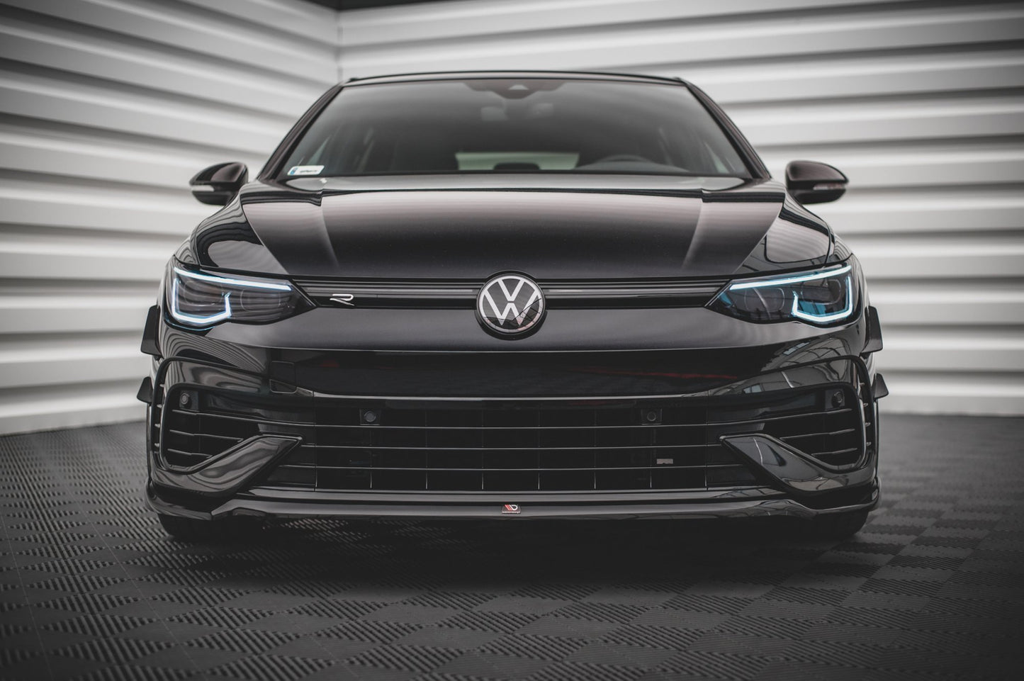 Front Ansatz V.6 für Volkswagen Golf R Mk8 schwarz Hochglanz