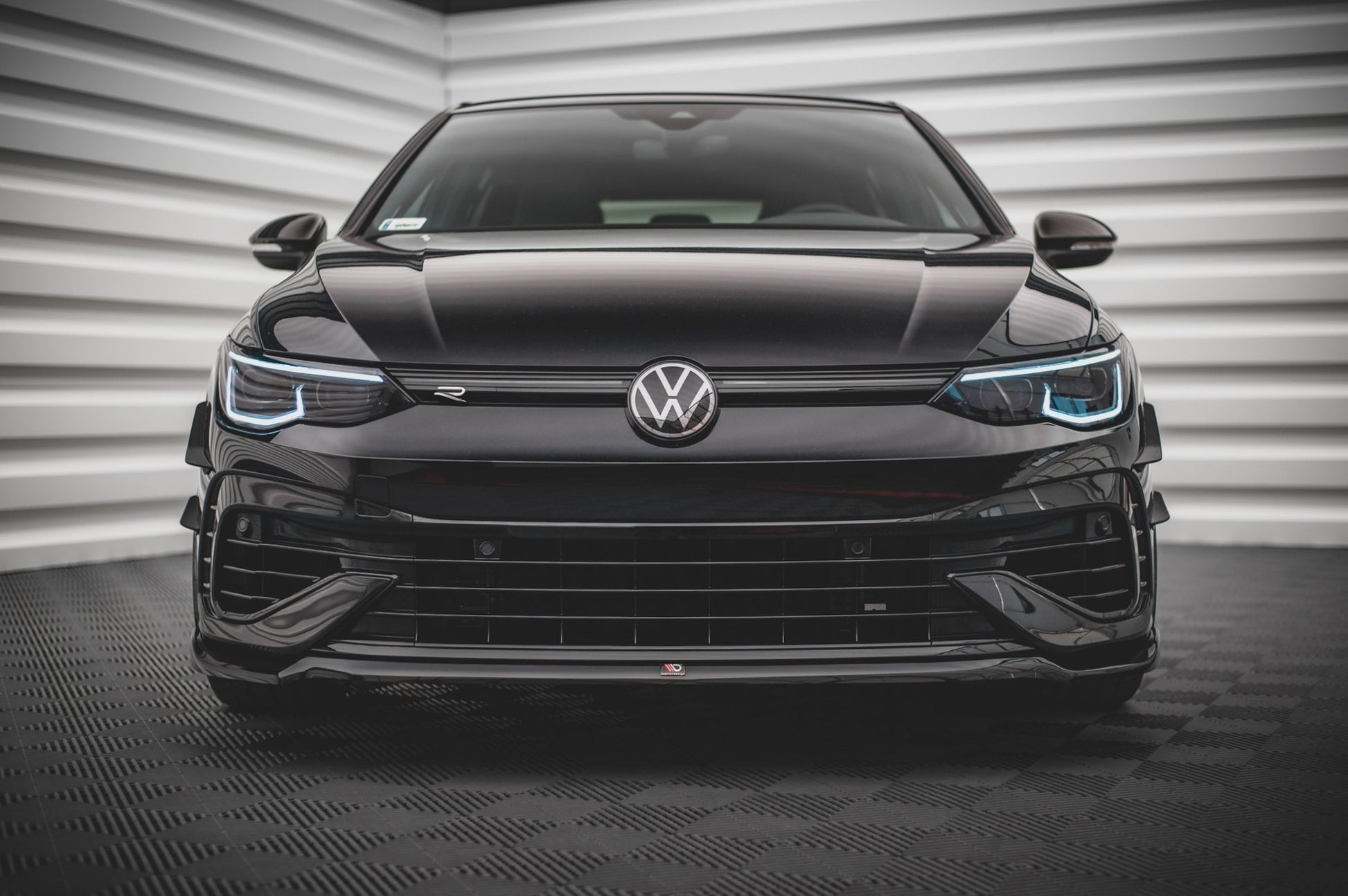 Front Ansatz V.6 für Volkswagen Golf R Mk8 schwarz Hochglanz