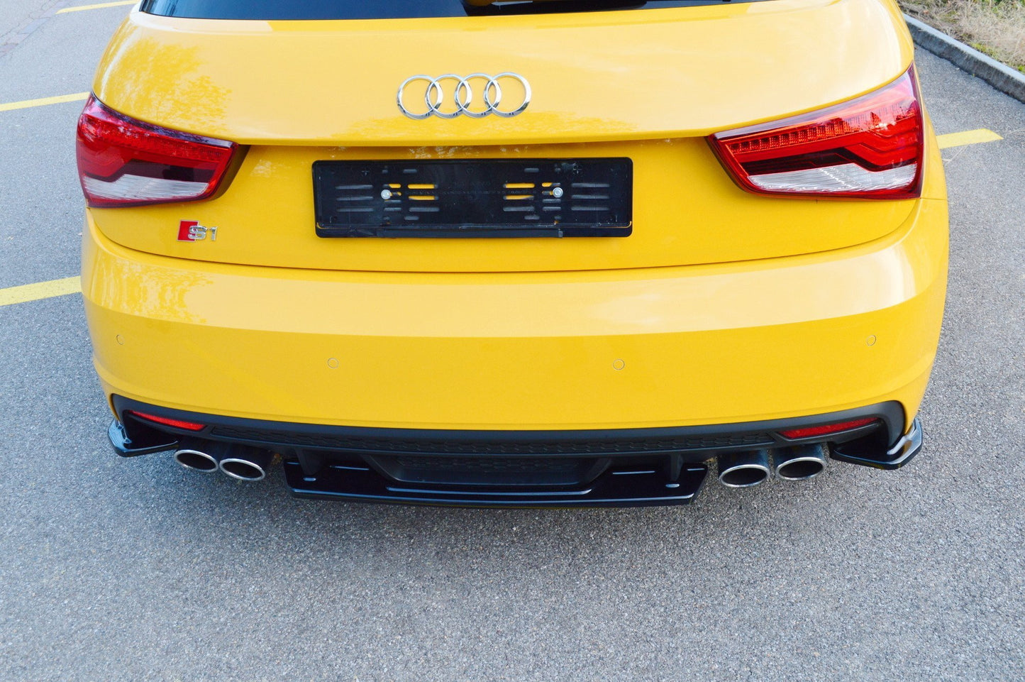 Mittlerer Diffusor Heck Ansatz für Audi S1 8X schwarz matt
