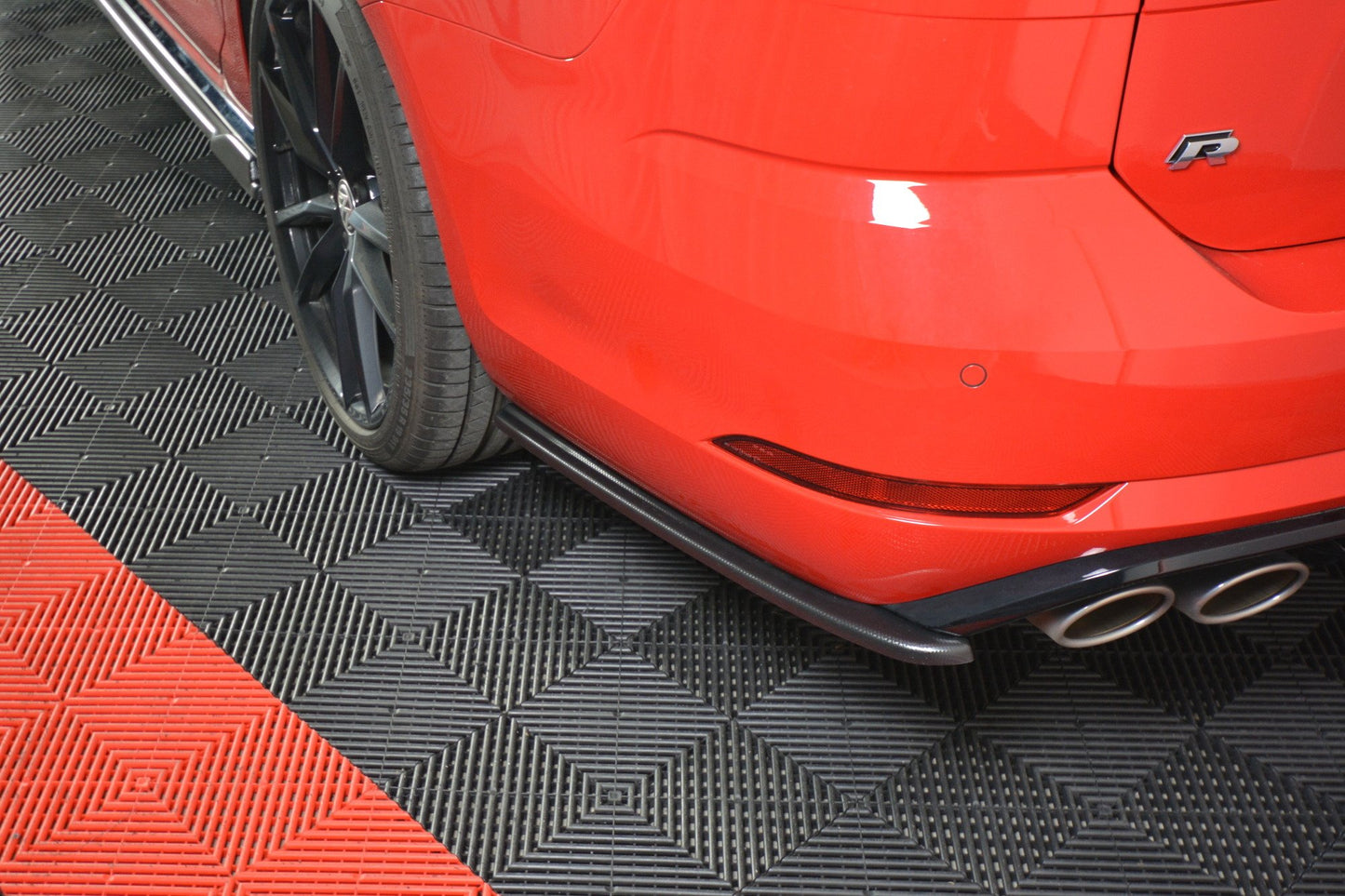 Heck Ansatz Flaps Diffusor V.1 für VW GOLF 7 R VARIANT FACELIFT  schwarz Hochglanz