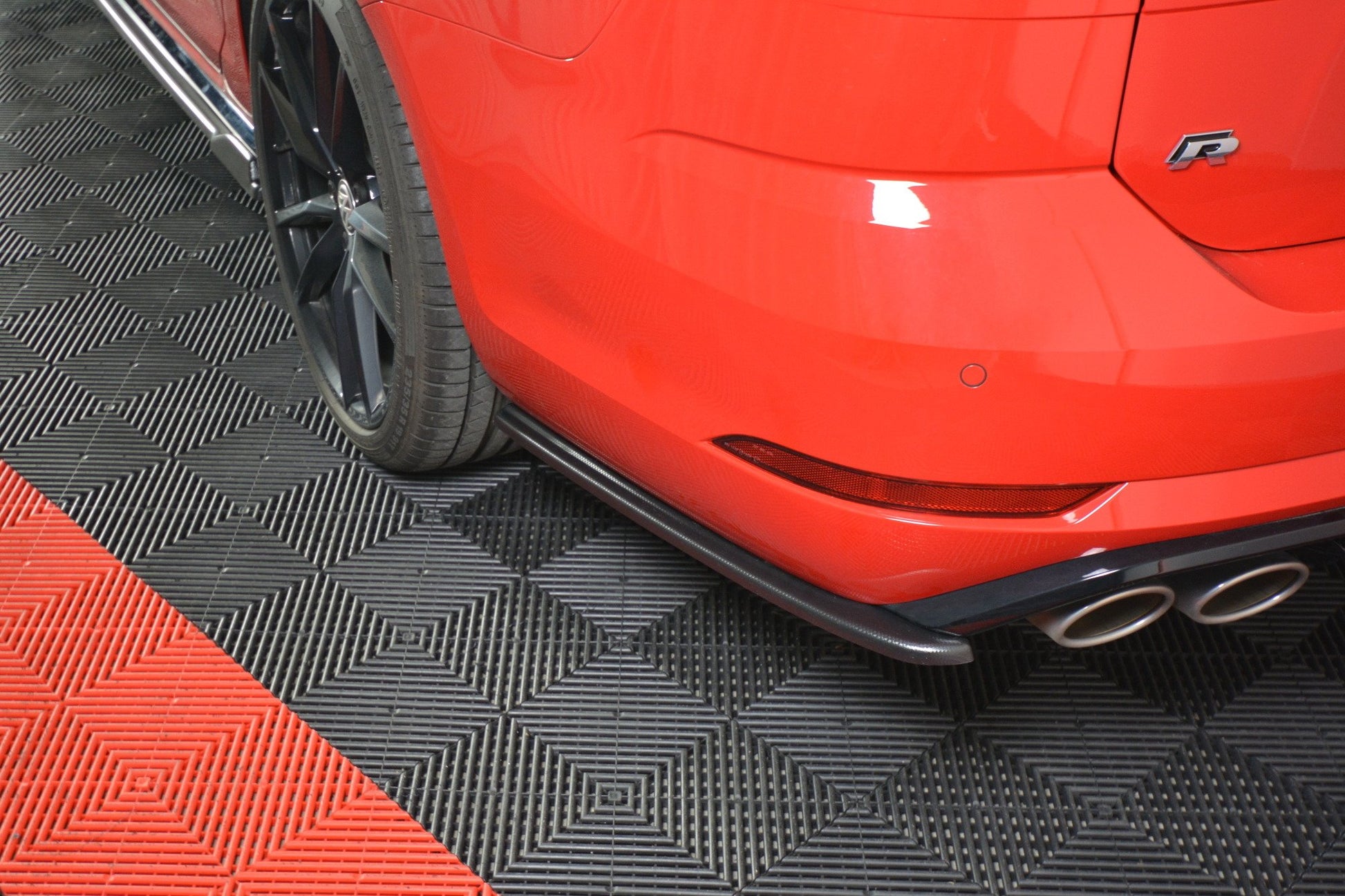 Heck Ansatz Flaps Diffusor V.1 für VW GOLF 7 R VARIANT FACELIFT  schwarz Hochglanz
