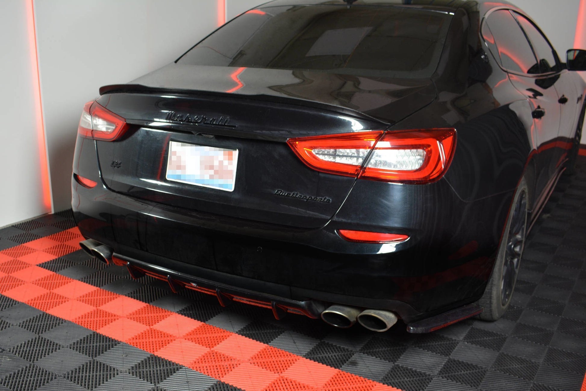 Heck Ansatz Flaps Diffusor für MASERATI QUATTROPORTE MK.6 vor Facelift Carbon Look