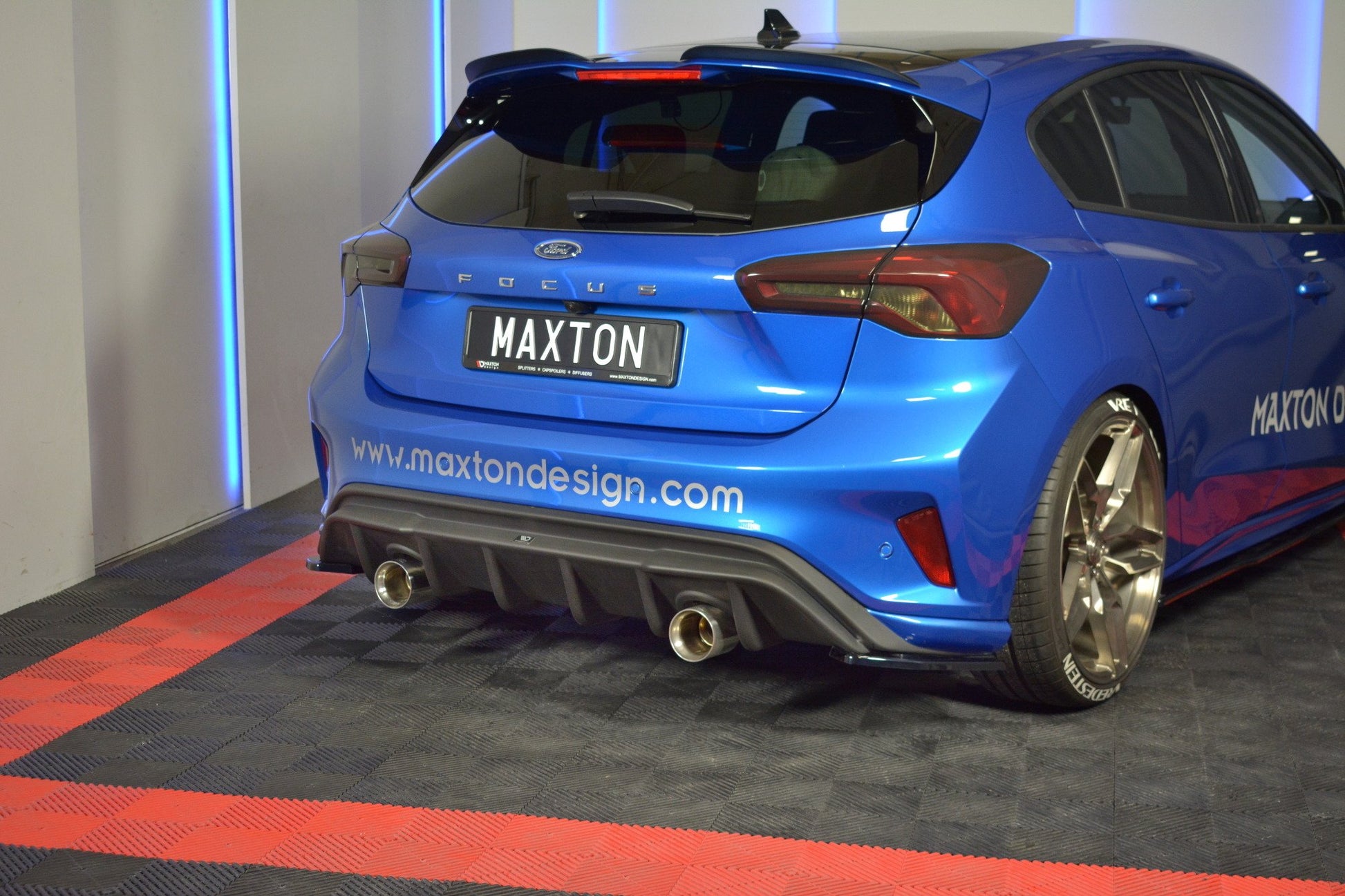 Heck Ansatz Flaps Diffusor V.2 für Ford Focus ST-Line Mk4 schwarz Hochglanz
