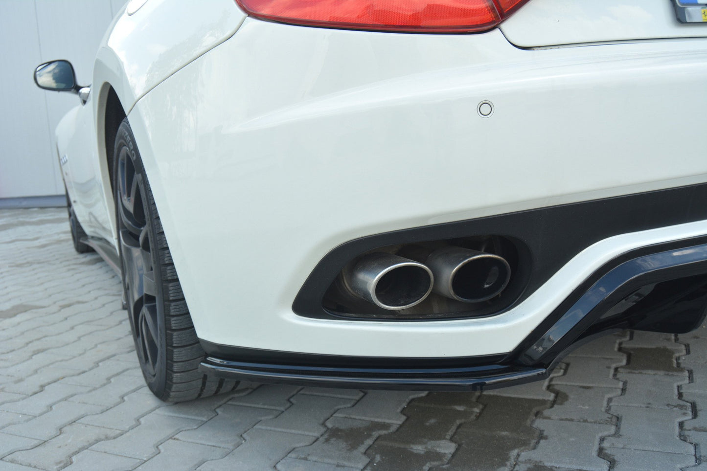 Heck Ansatz Flaps Diffusor V.2 für MASERATI GRANTURISMO 2007-2011 schwarz Hochglanz