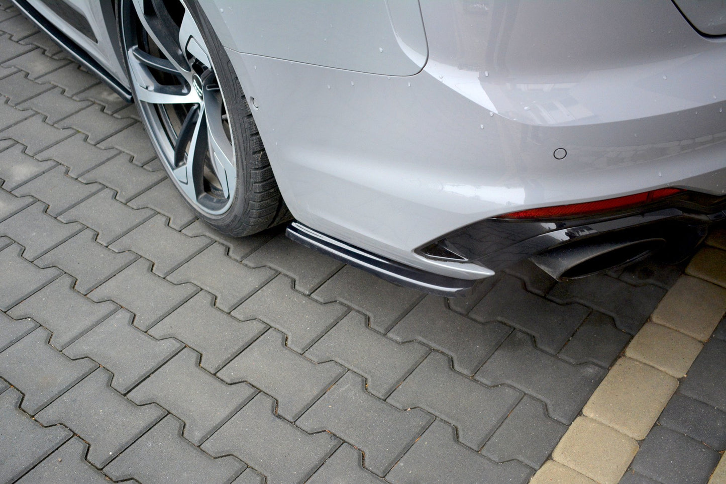 Heck Ansatz Flaps Diffusor für Audi RS5 F5 Coupe  schwarz Hochglanz
