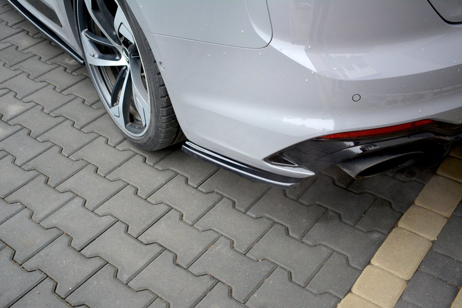 Heck Ansatz Flaps Diffusor für Audi RS5 F5 Coupe  schwarz Hochglanz