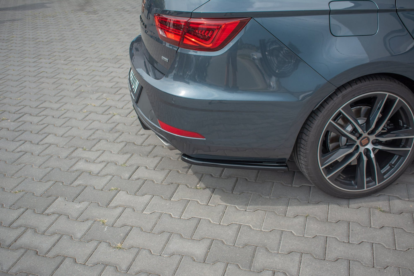 Heck Ansatz Flaps Diffusor V.1 für Seat Leon Cupra Mk3 FL Sportstourer schwarz matt