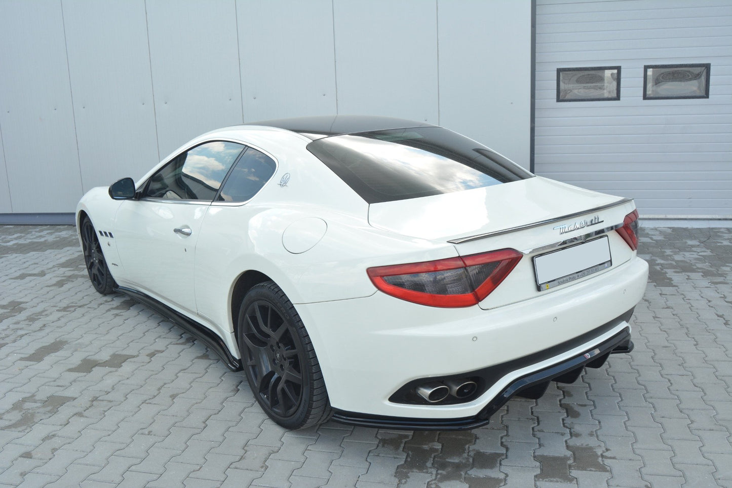Heck Ansatz Flaps Diffusor V.2 für MASERATI GRANTURISMO 2007-2011 schwarz Hochglanz