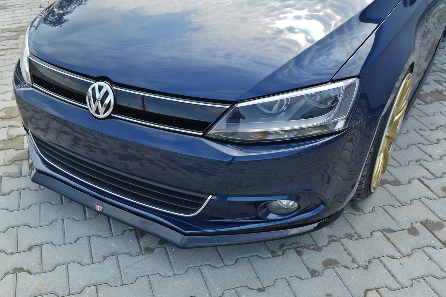 Front Ansatz V.2 für VOLKSWAGEN JETTA MK6 SEDAN vor Facelift Carbon Look