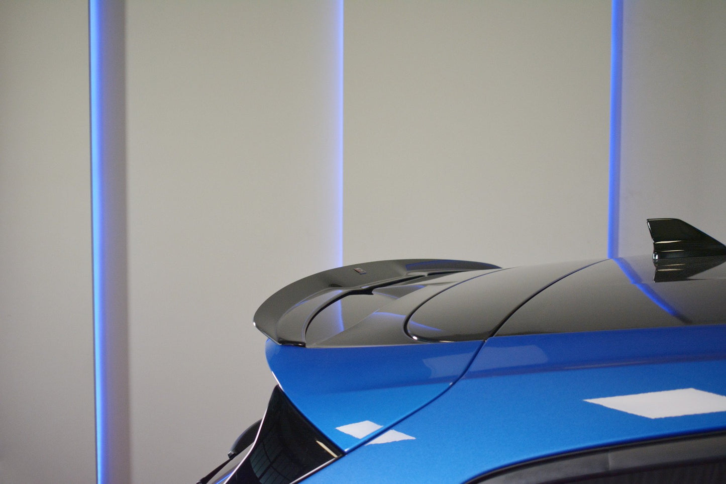 Spoiler CAP V.2 für Ford Focus ST-Line Mk4 schwarz Hochglanz