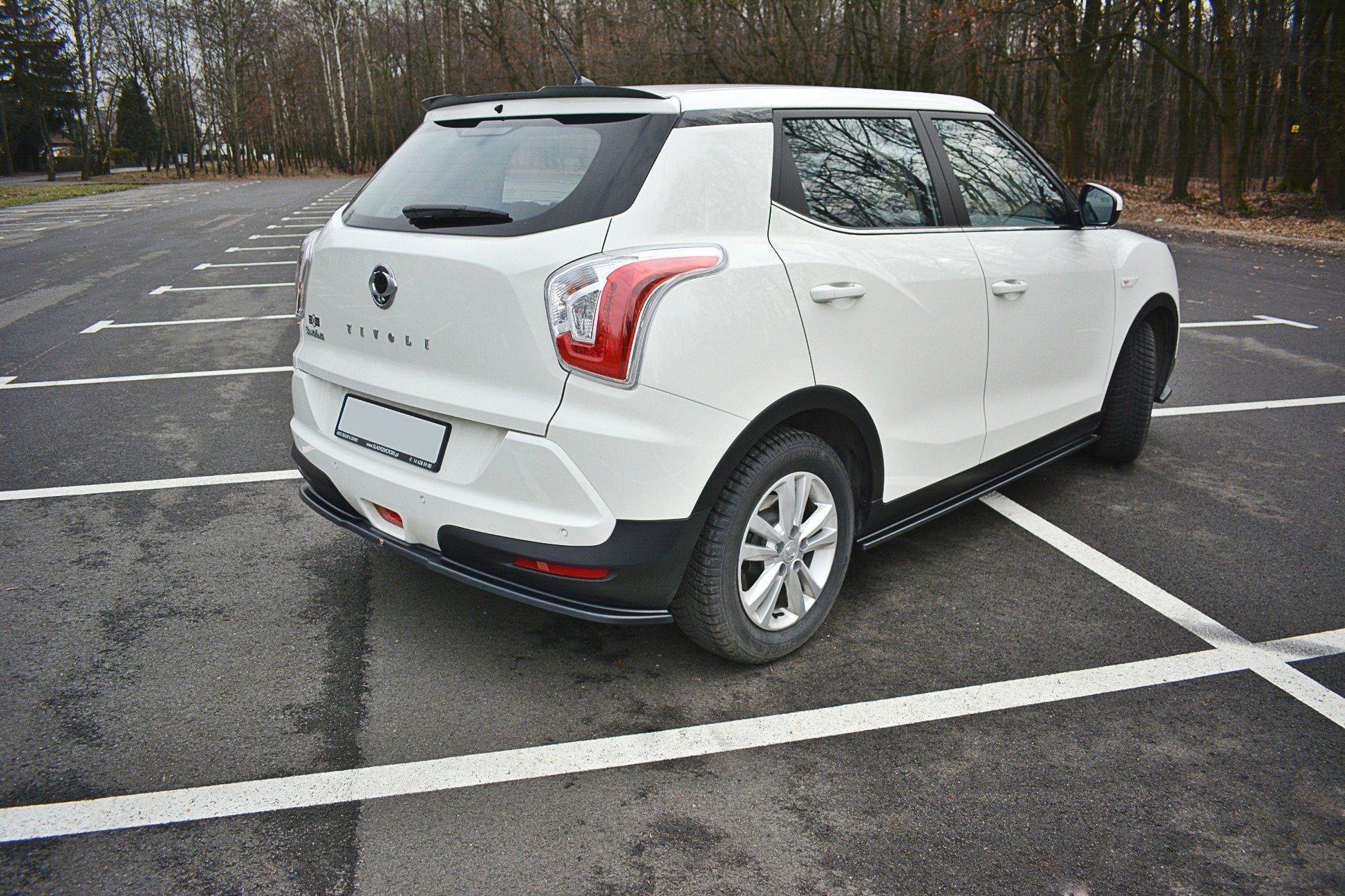 Mittlerer Diffusor Heck Ansatz für SSANGYONG TIVOLI schwarz matt