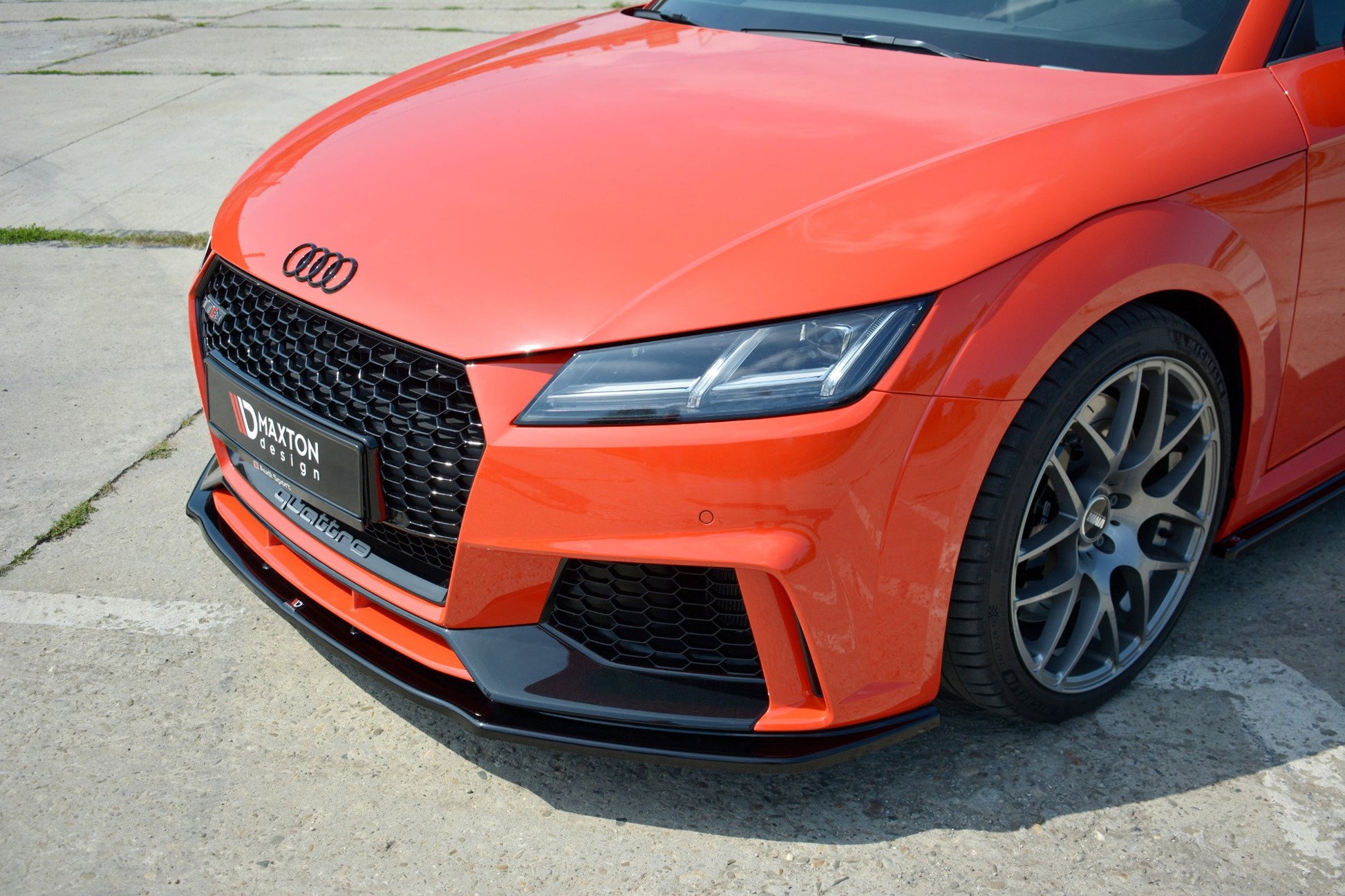 Front Ansatz V.1 für Audi TT RS 8S  schwarz Hochglanz