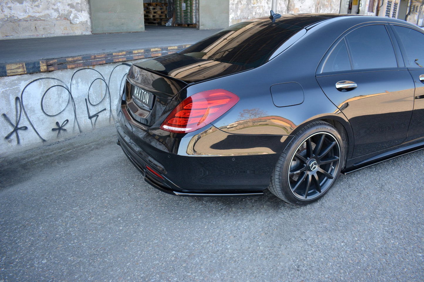 Mittlerer Diffusor Heck Ansatz für Mercedes S-KLASSE AMG-LINE W222 schwarz Hochglanz