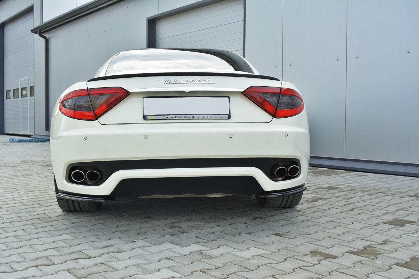 Heck Ansatz Flaps Diffusor für MASERATI GRANTURISMO 2007-2011 Carbon Look
