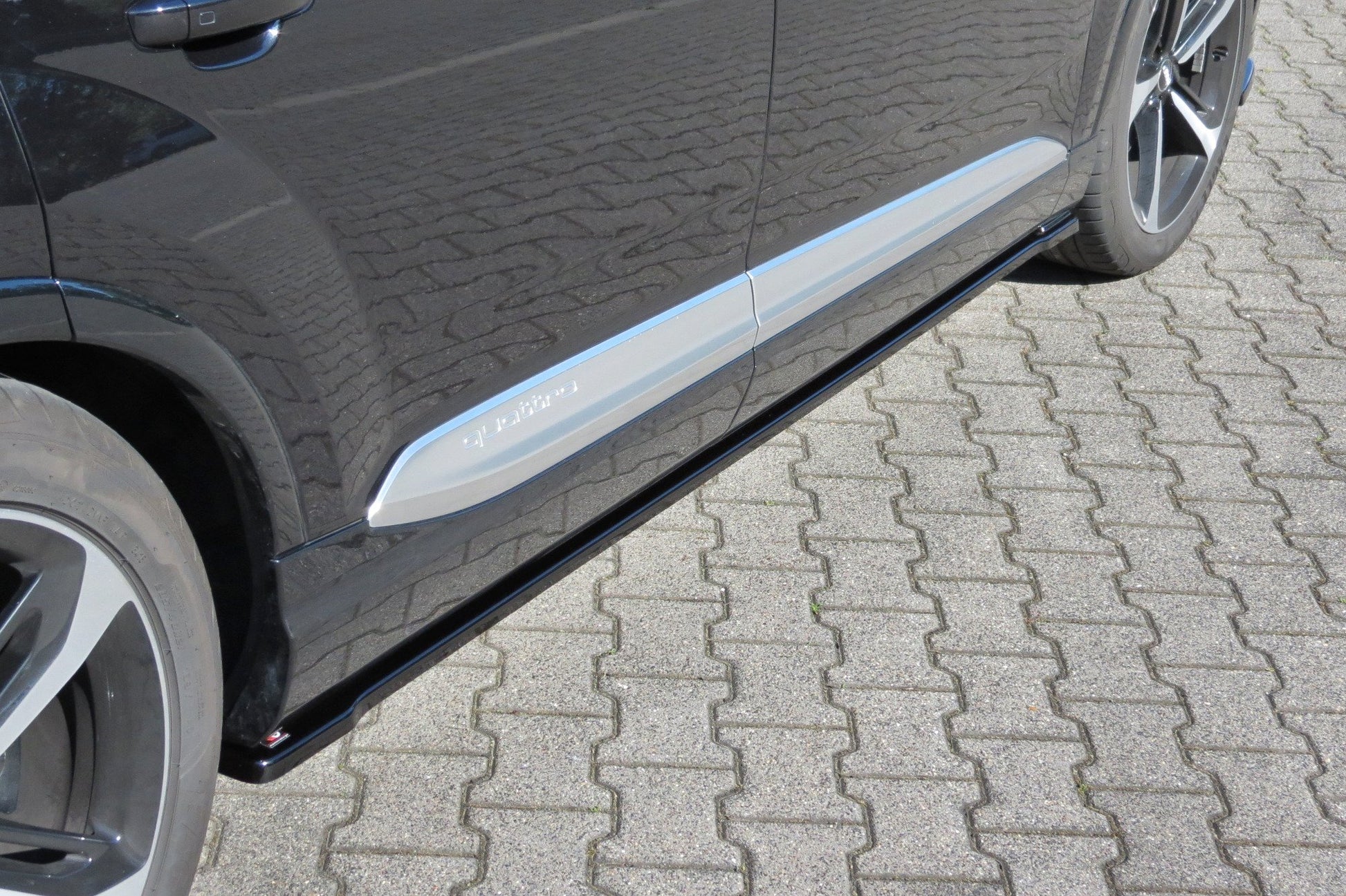 Seitenschweller Ansatz für Audi SQ7 / Q7 S-Line Mk.2 schwarz Hochglanz