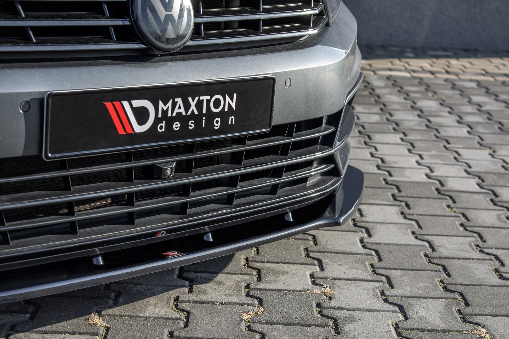 Front Ansatz V.1 für Volkswagen Passat R-Line B8 schwarz Hochglanz