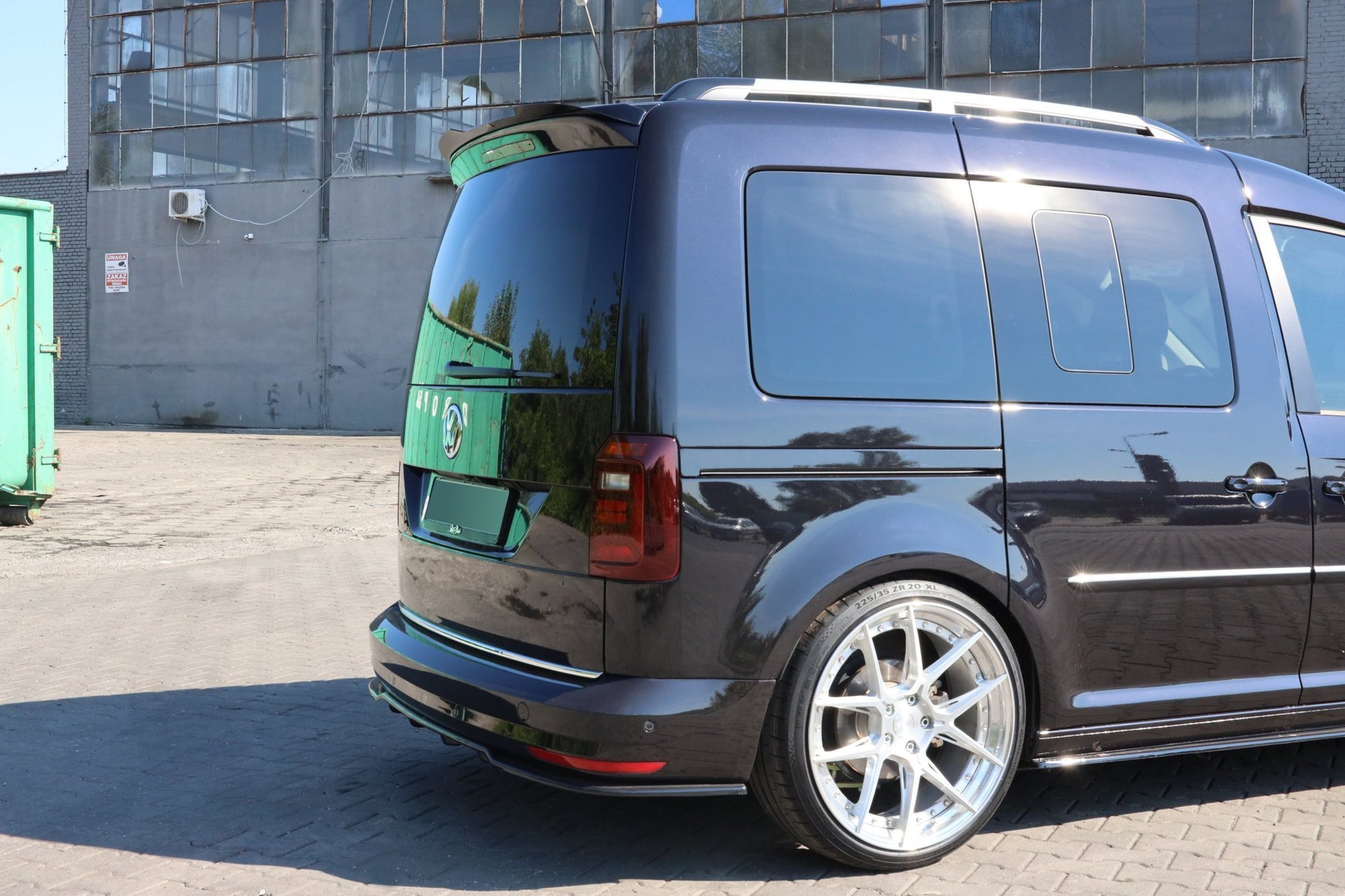 Spoiler CAP für Volkswagen Caddy Mk. 4 schwarz Hochglanz
