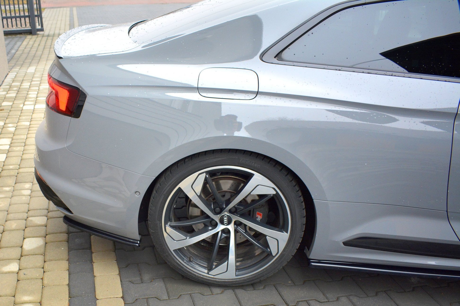 Heck Ansatz Flaps Diffusor für Audi RS5 F5 Coupe  schwarz Hochglanz