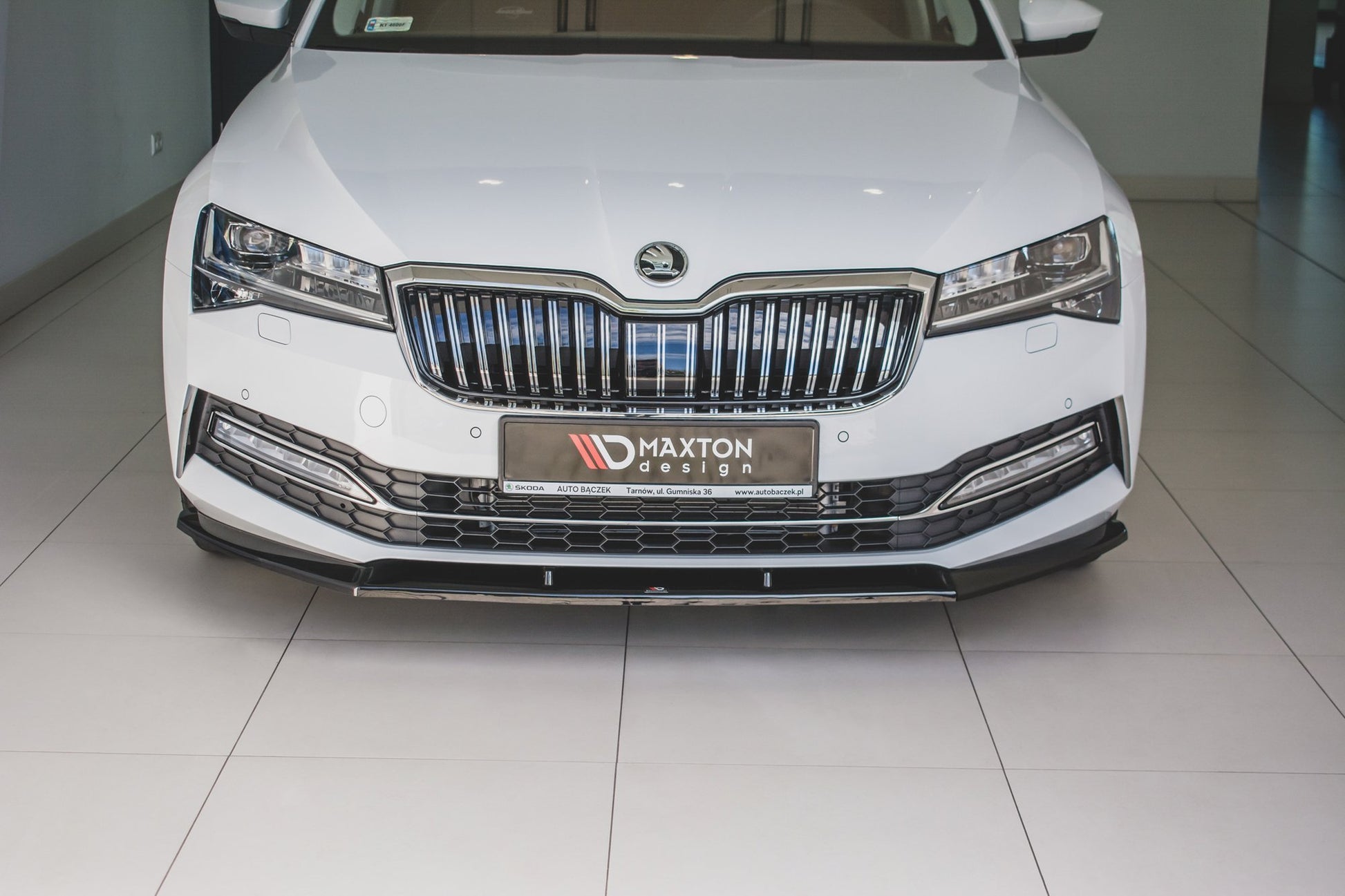 Front Ansatz V.2 für Skoda Superb Mk3 FL schwarz matt