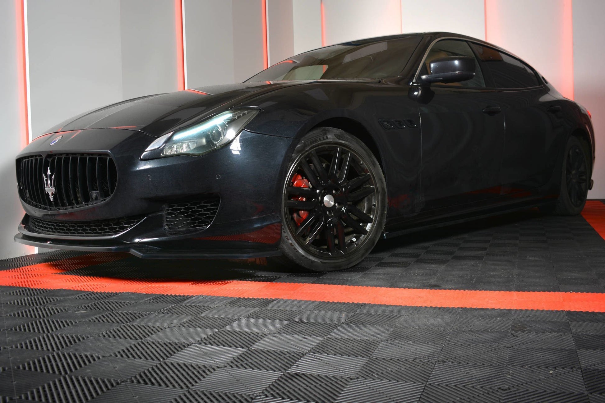Front Ansatz für MASERATI QUATTROPORTE MK.6 vor Facelift schwarz Hochglanz