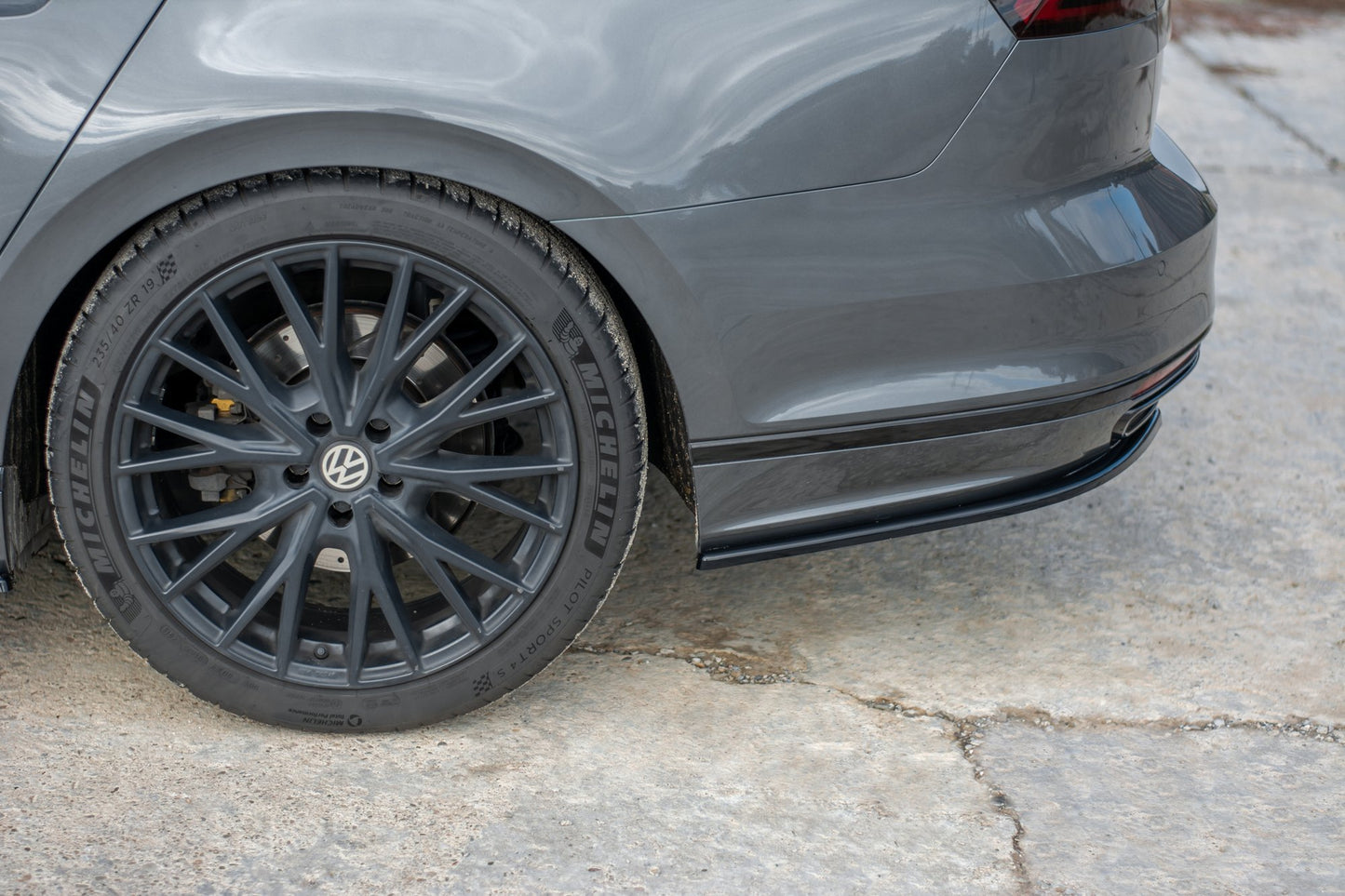 Heck Ansatz Flaps Diffusor für Volkswagen Passat R-Line B8 schwarz Hochglanz