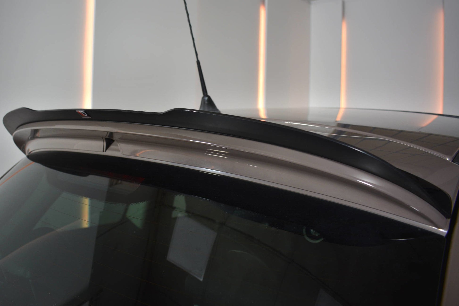 Spoiler CAP für FIAT 500 HATCHBACK SPORT vor Facelift Carbon Look