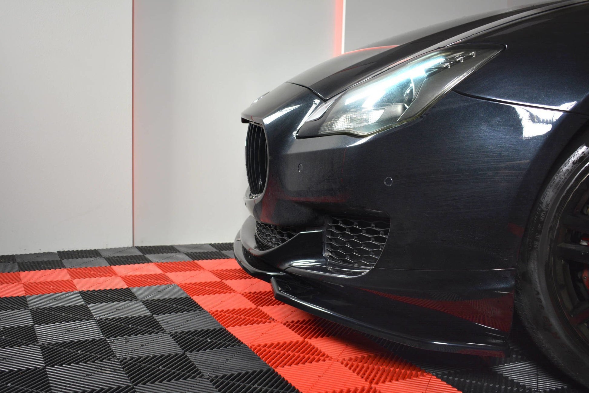 Front Ansatz für MASERATI QUATTROPORTE MK.6 vor Facelift schwarz Hochglanz