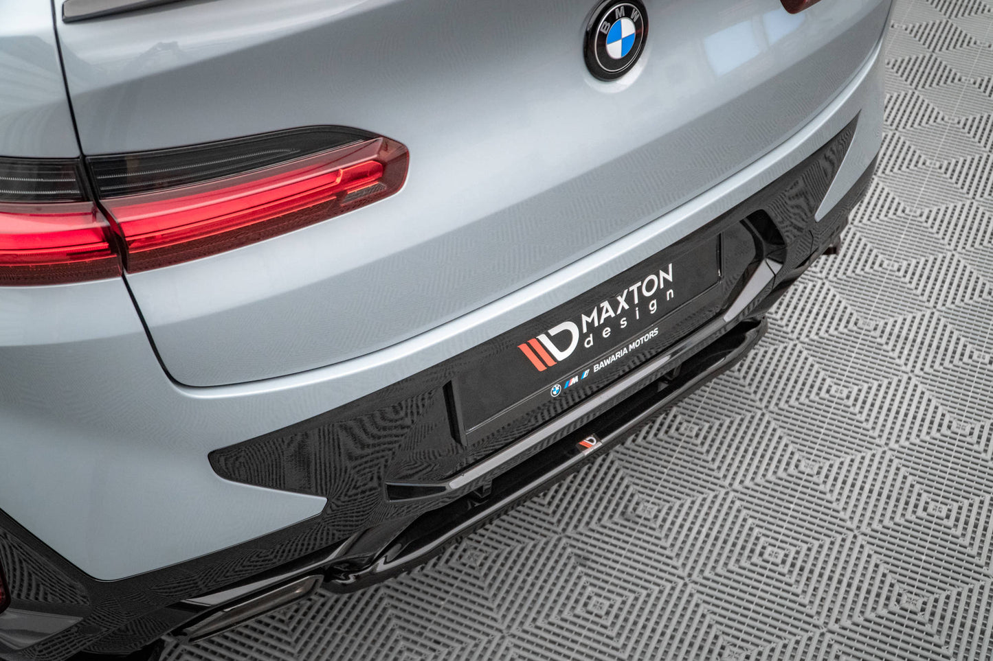 Mittlerer Diffusor Heck Ansatz für BMW X4 M-Paket G02 Facelift schwarz Hochglanz