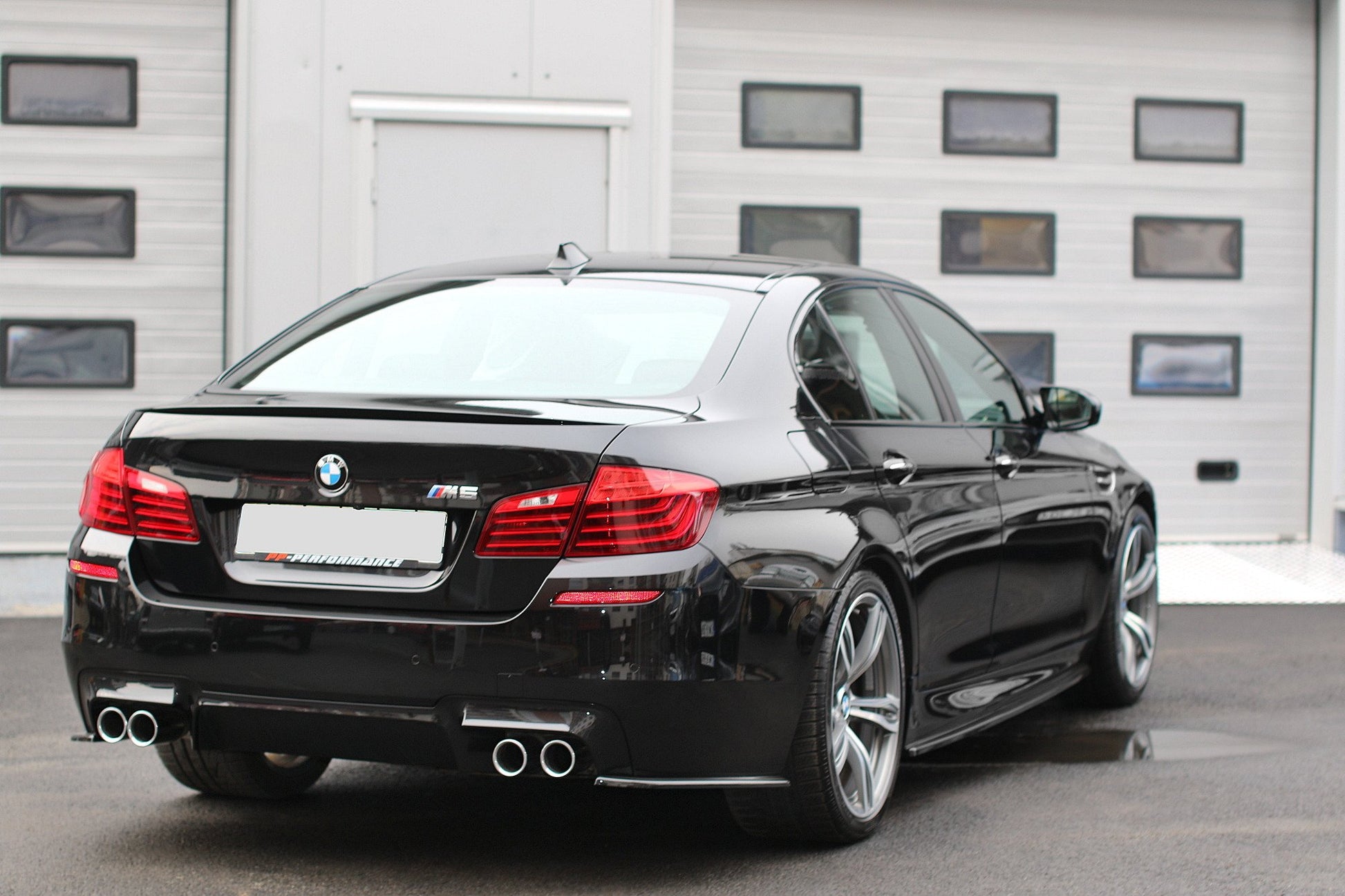 Heck Ansatz Flaps Diffusor für BMW M5 F10 Carbon Look
