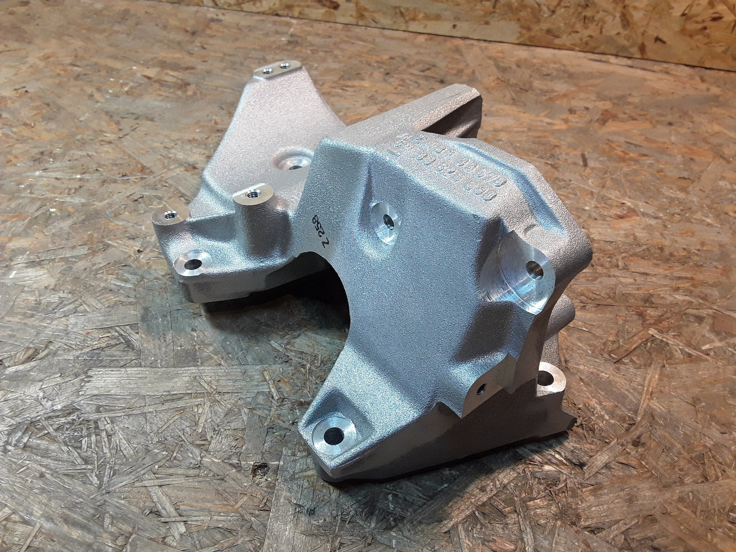 Original GM Opel Stütze Kompressor Klimaanlage und Lenkhilfepumpe Kennzeichen: BA  90528680 Vectra B