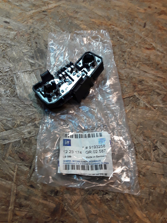Original GM Opel Fassung Heckleuchte aussen links 9193258 Omega B