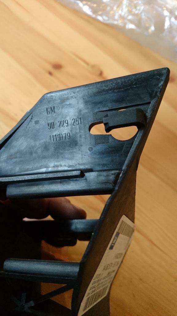 Opel Senator B Stoßstangenhalter hinten rechts neu original GM