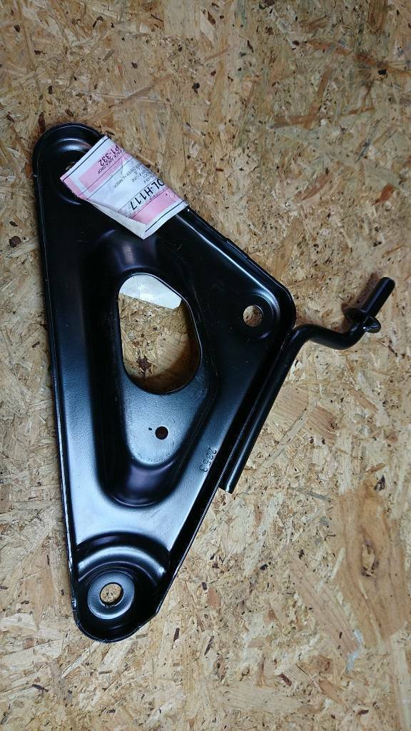 Astra H Zafira B Achse Halter vorne links neu original GM