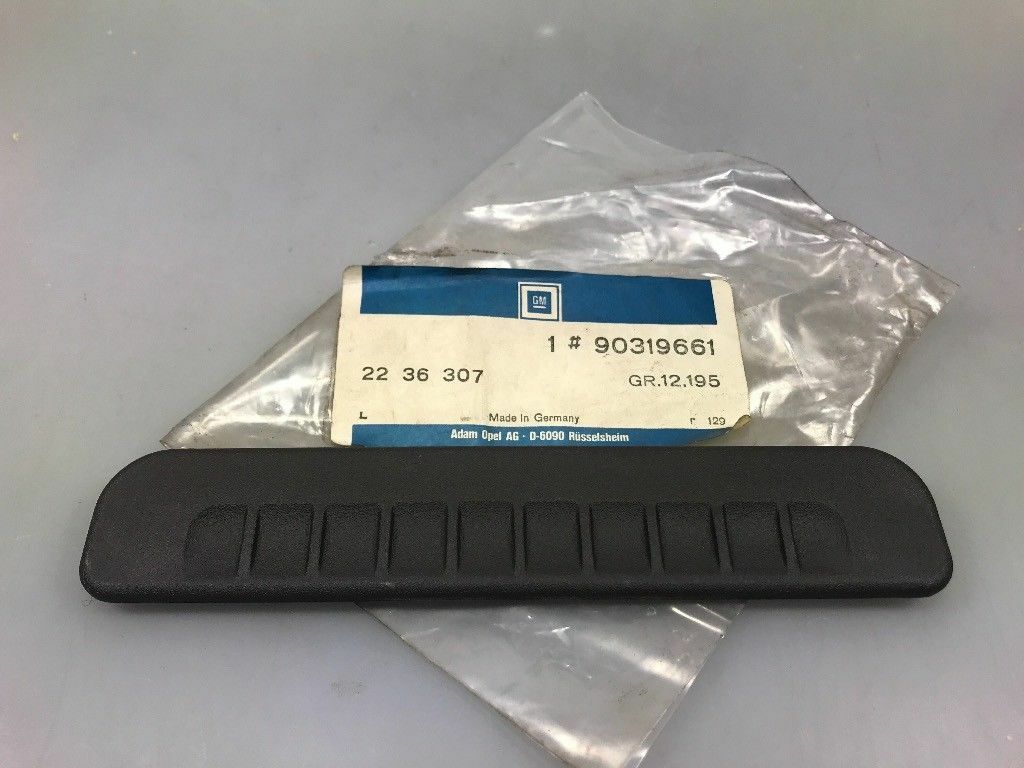Original GM Opel Omega A Heckklappe Griff *NEU*