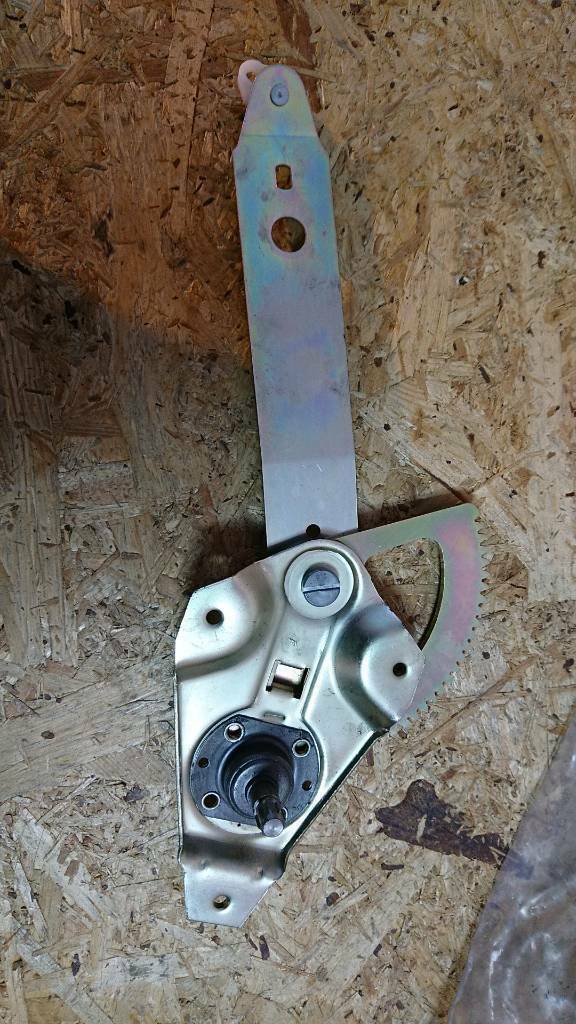 Kadett E Fensterheber hinten rechts neu original GM